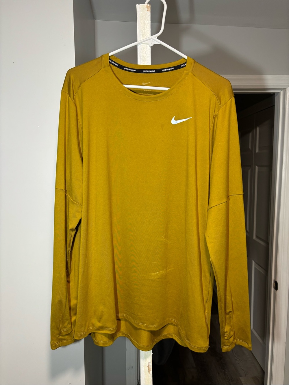 Nike Running Dri-FIT Shirt Mens Large Gold Mustard Yellow Long Sleeve Thumbhole